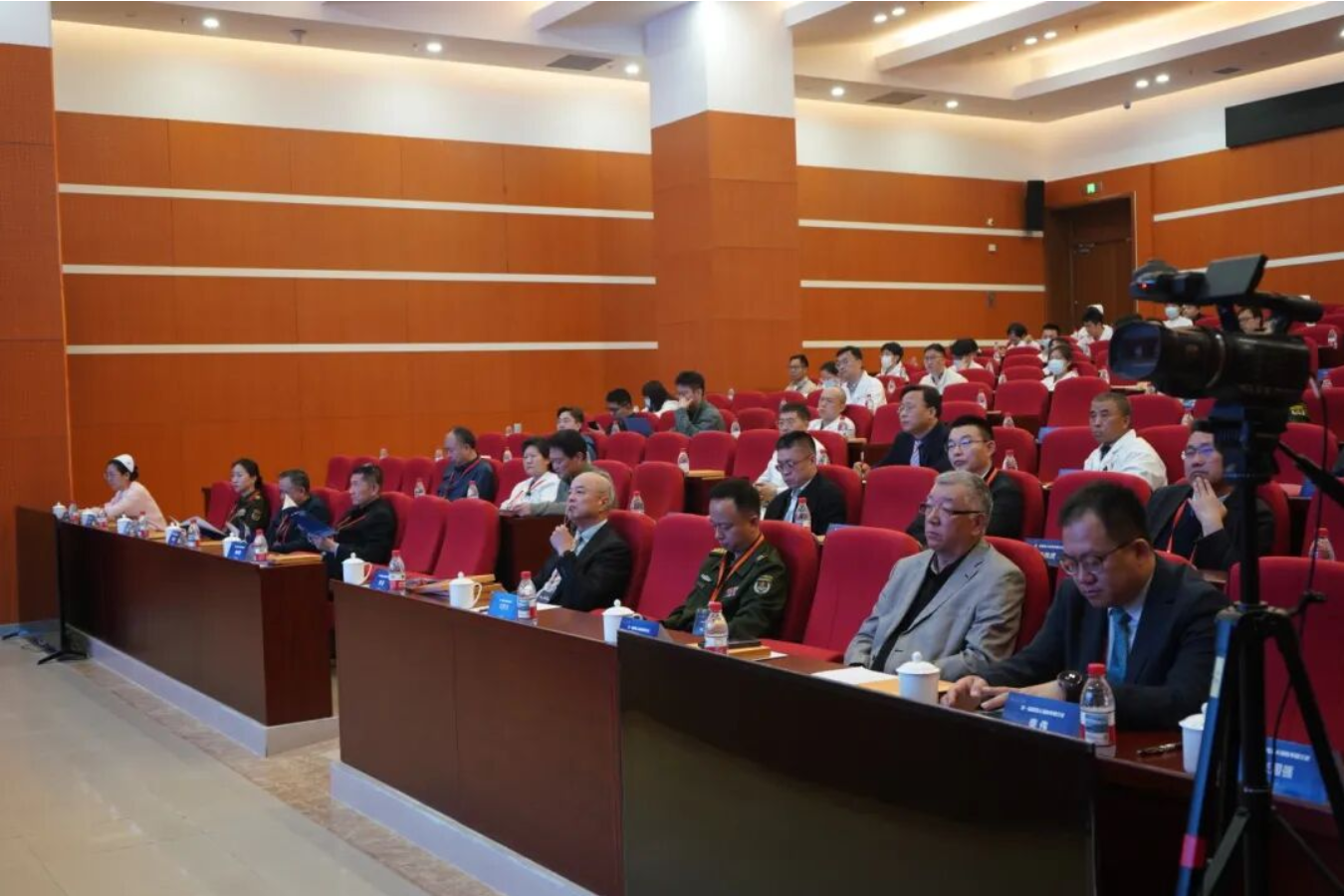 解放军总医院第八医学中心第一届机器人辅助单髁会议圆满落幕！